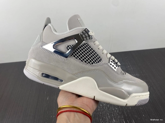 4  Jordan AQ9129-001 Moments Retro  Frozen 0822